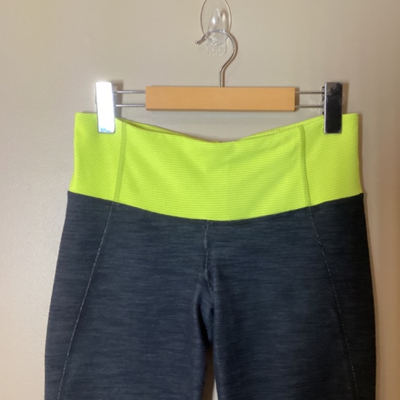 Lululemon ‘Gather and Crow’ Crops - Denim/Heathered Split Pea- Size 6 - Picture 3 of 10